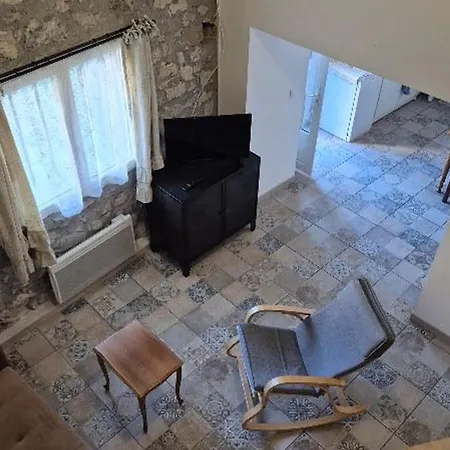 Chaleureuse Maisonnette Au Coeur De Avec Terrasse Et Parking - Fr-1-697-35