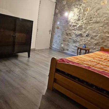 Chaleureuse Maisonnette Au Coeur De Avec Terrasse Et Parking - Fr-1-697-35